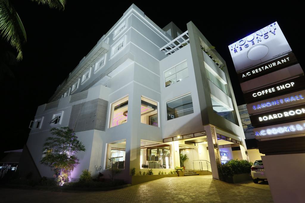 月光摄政酒店 Thodupuzha 外观 照片
